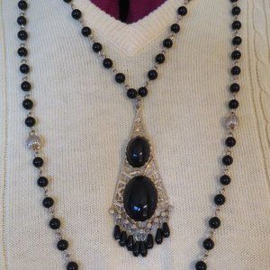 BLACK & GOLD TONE 2-STRAND PENDANT NECKLACE (K22)